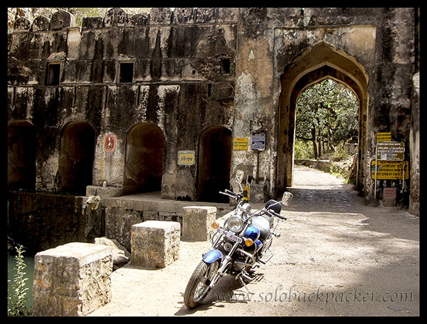 Adjacent to Hammir Kund on the way to Ranthambhore Fort