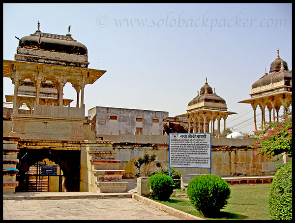 Entry to Ranijiki Baori