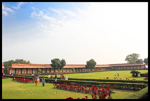 Garden in front of Diwan-i-Aam @ Fatehpur Sikri