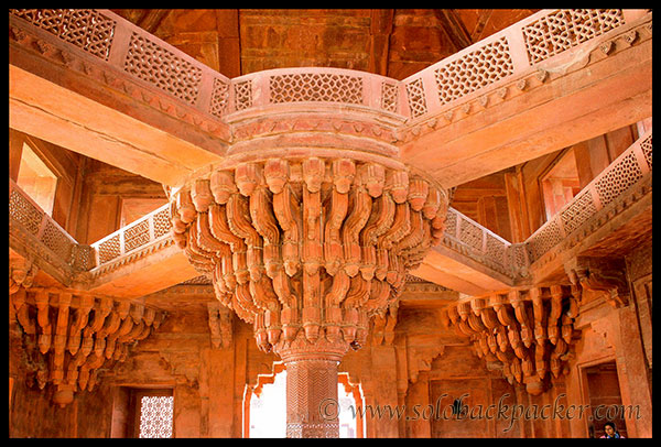 Interior of Diwan-i-Khas at Royal Enclosure, Fatehpur Sikri