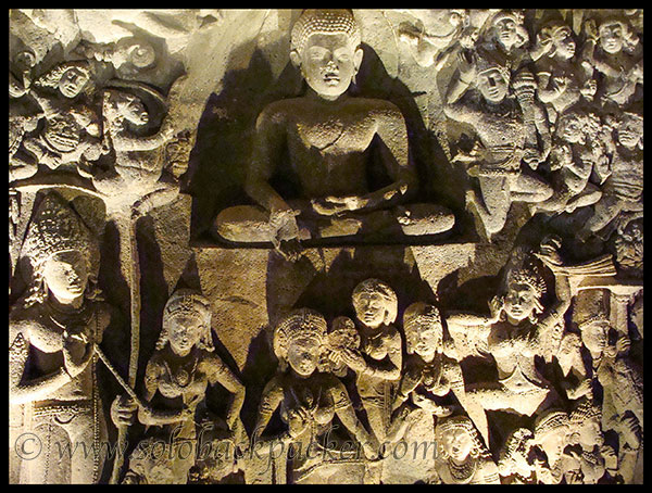 Sculptures at Cave 26