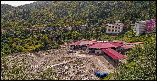 Construction on the river bed near Sitapur