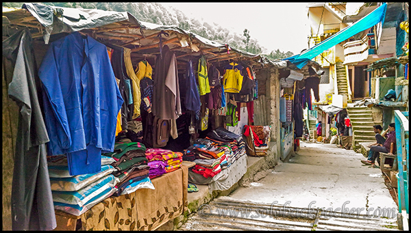 Gaurikund Market