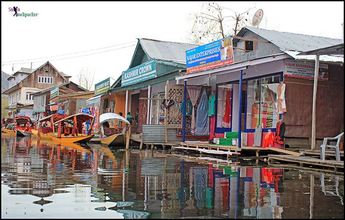 Market in Dal Lake