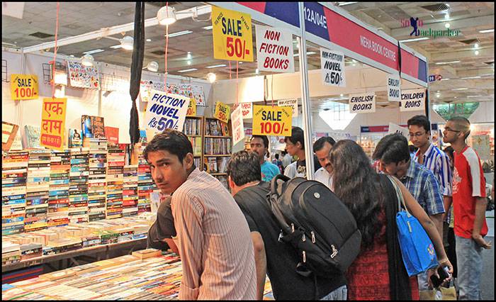 Attractive Discounts at a stall