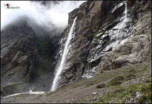 Read more about the article Mana Village and Vasudhara Falls: A Day Beyond Badrinath